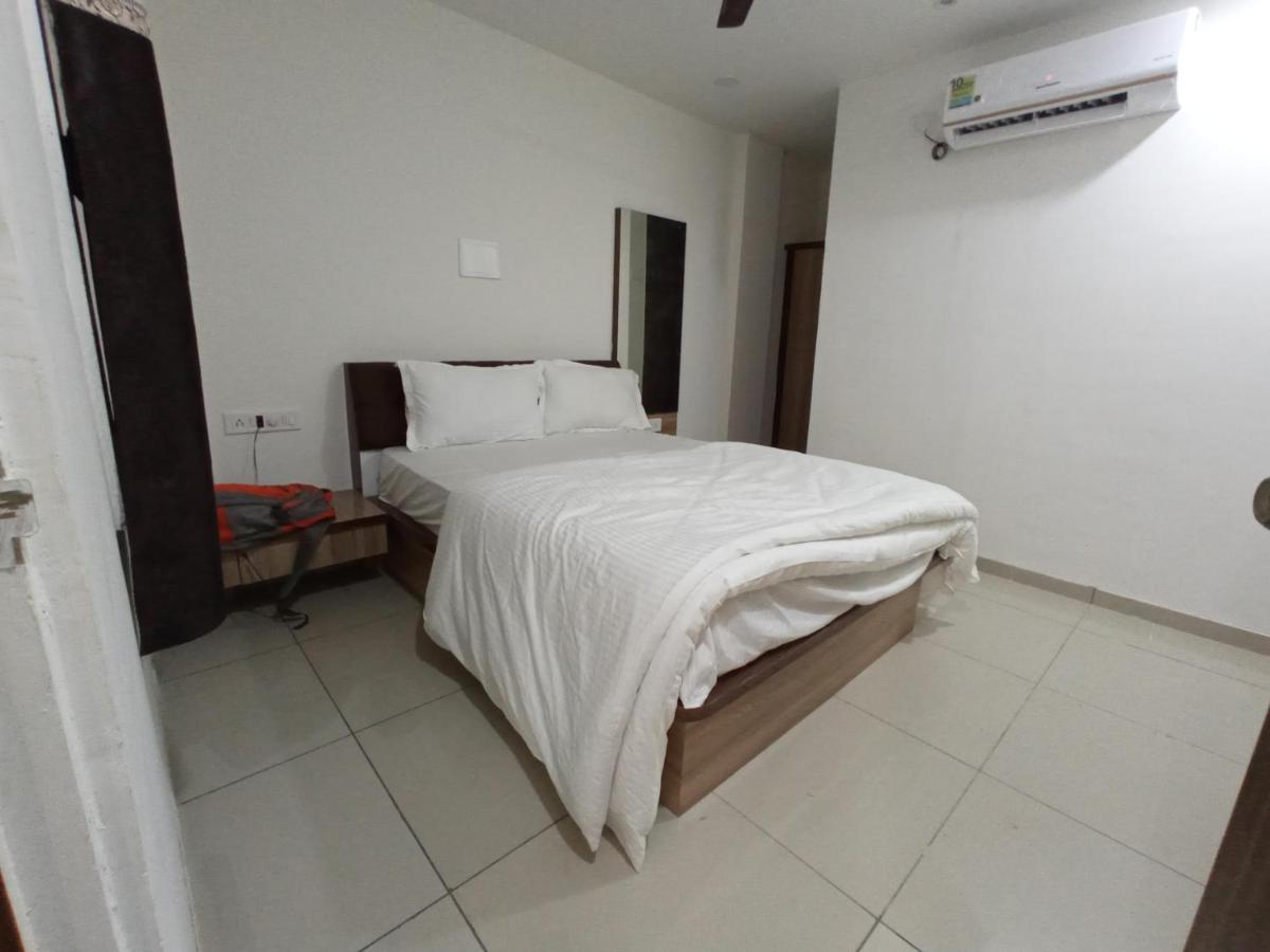 Hotel Mansarovar,Vadodara Zewnętrze zdjęcie