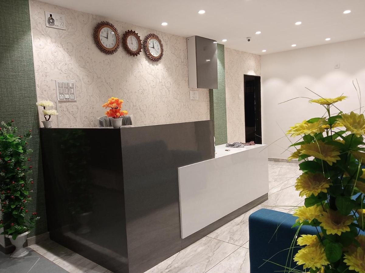 Hotel Mansarovar,Vadodara Zewnętrze zdjęcie