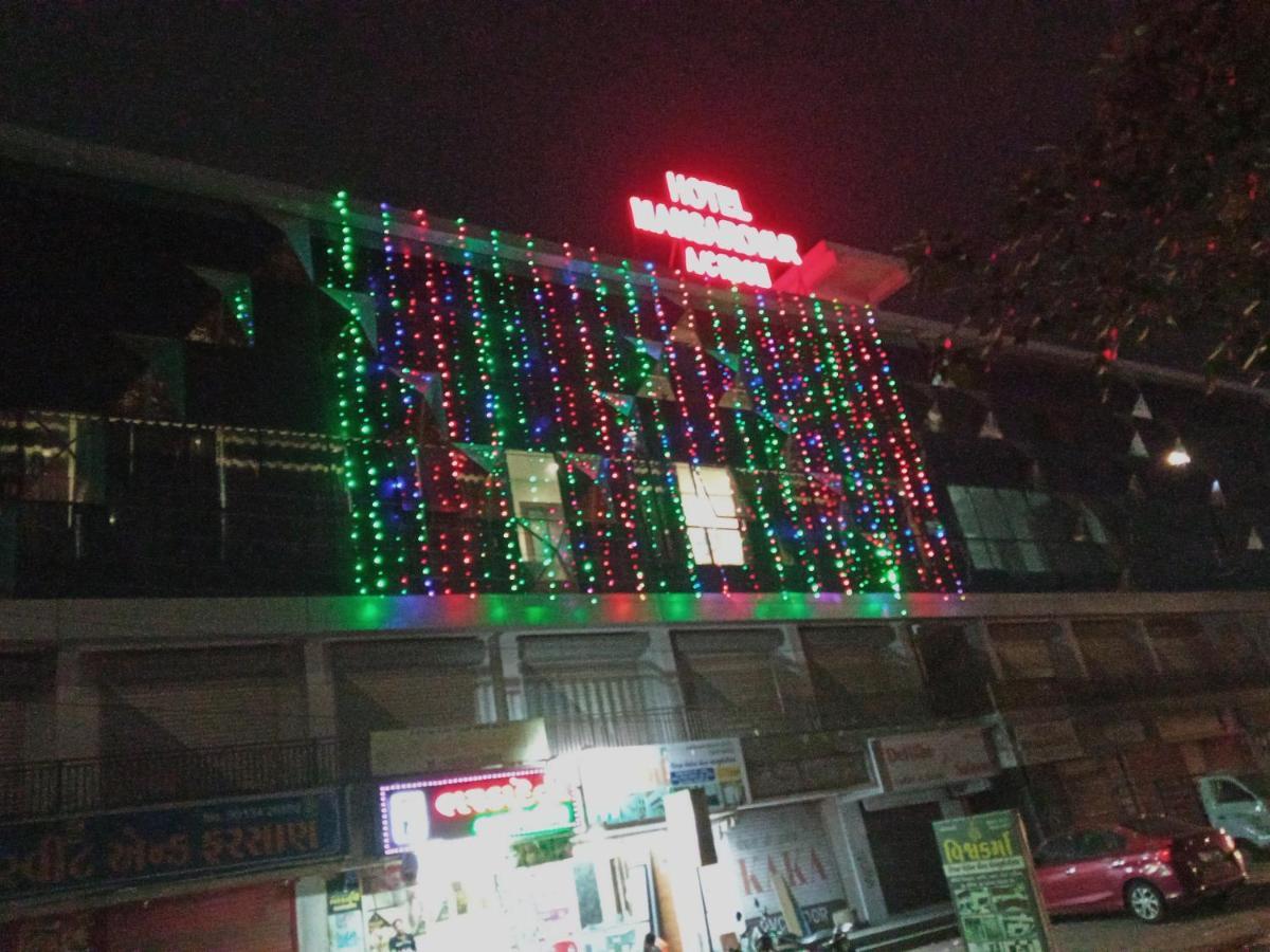Hotel Mansarovar,Vadodara Zewnętrze zdjęcie