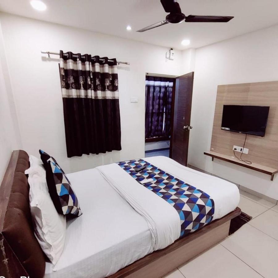 Hotel Mansarovar,Vadodara Zewnętrze zdjęcie