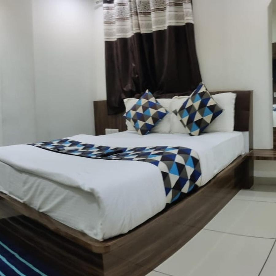 Hotel Mansarovar,Vadodara Zewnętrze zdjęcie