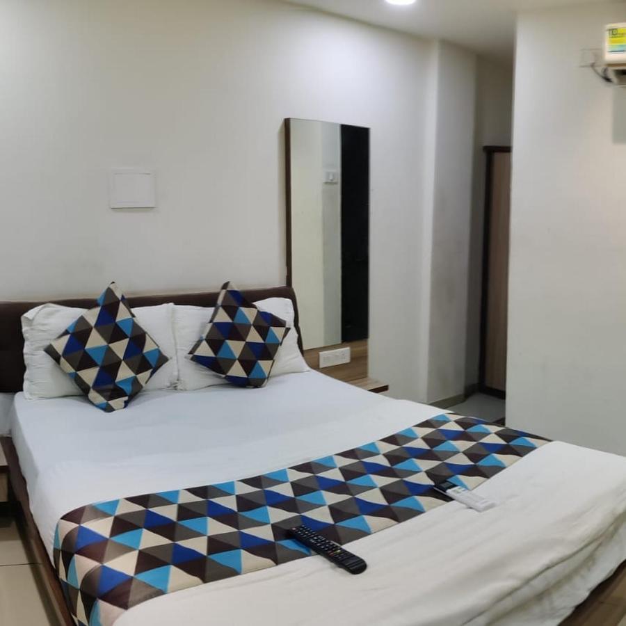 Hotel Mansarovar,Vadodara Zewnętrze zdjęcie