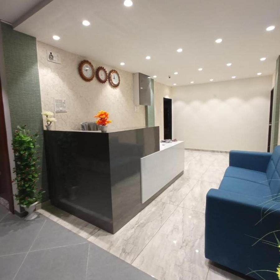 Hotel Mansarovar,Vadodara Zewnętrze zdjęcie
